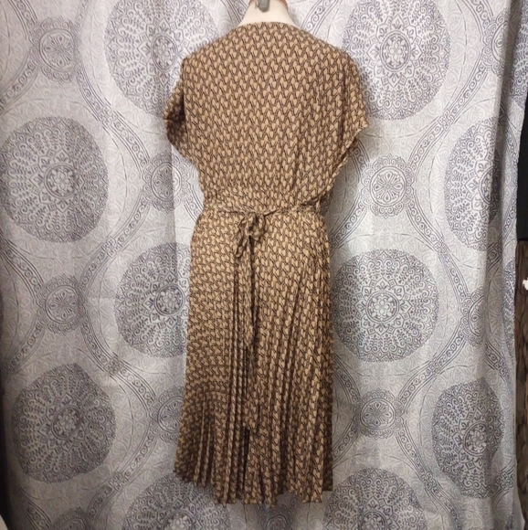 Shein Plus Size A-Line All Over Print Dress with Pleats and Belt Size2XL - Picture 4 of 16